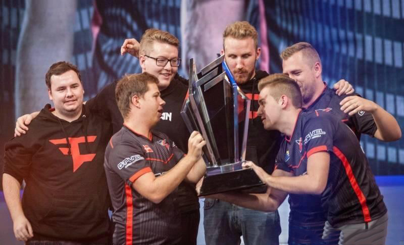 拳头国人画师潘诚伟PanDa更博，发布年度总结